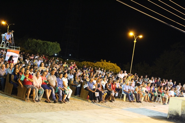 Fiéis lotam patamar da igreja na última noite de novena e missa a Santo Inácio de Loyola  - Imagem 12