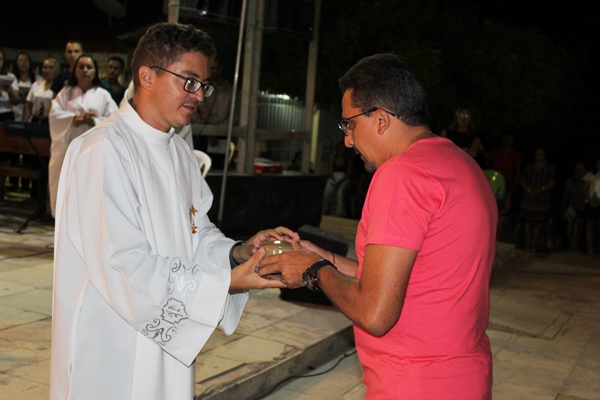 Fiéis lotam patamar da igreja na última noite de novena e missa a Santo Inácio de Loyola  - Imagem 24