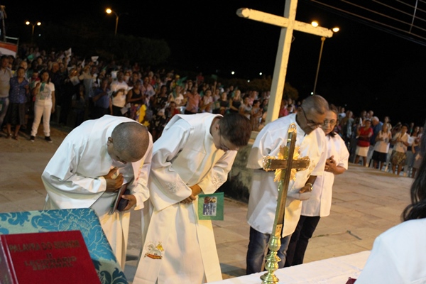Fiéis lotam patamar da igreja na última noite de novena e missa a Santo Inácio de Loyola  - Imagem 5