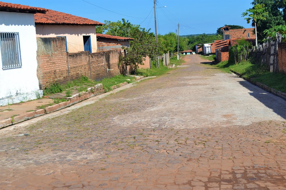 Prefeito Genival Bezerra visita início das obras de calçamento que dá acesso ao Bairro Ferreirão - Imagem 2