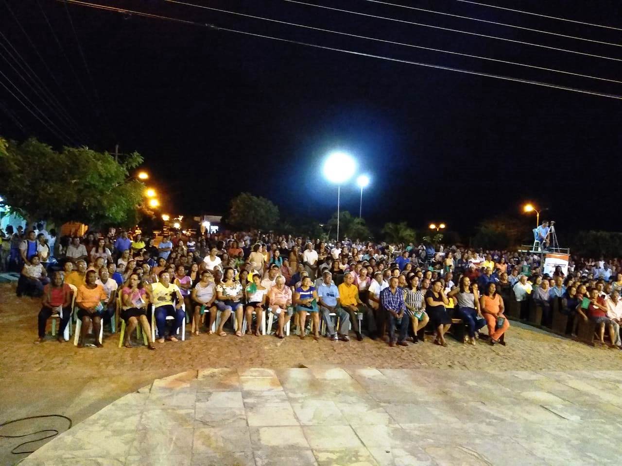 Fiéis lotam patamar da igreja na última noite de novena e missa a Santo Inácio de Loyola - Imagem 39