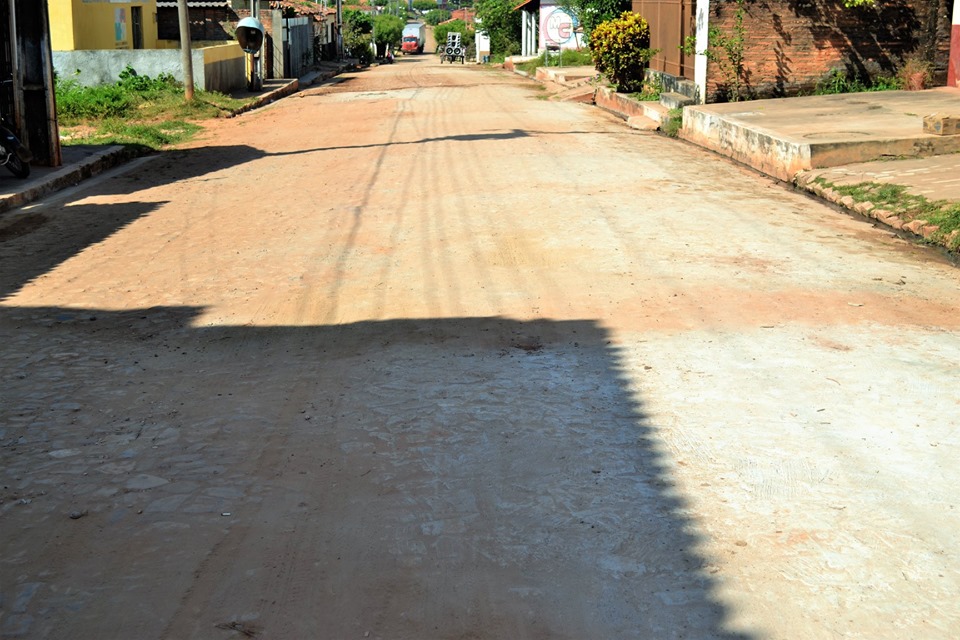 Prefeito Genival Bezerra visita início das obras de calçamento que dá acesso ao Bairro Ferreirão - Imagem 6