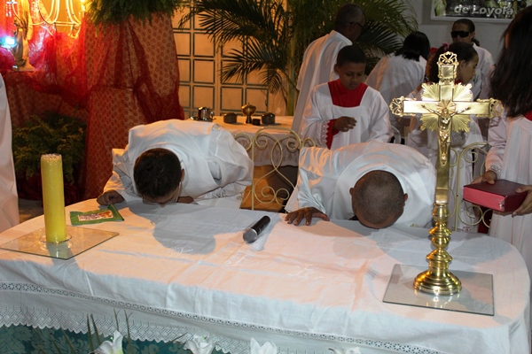 Fiéis lotam patamar da igreja na última noite de novena e missa a Santo Inácio de Loyola  - Imagem 7