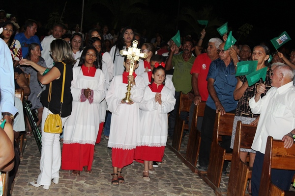 Fiéis lotam patamar da igreja na última noite de novena e missa a Santo Inácio de Loyola  - Imagem 1