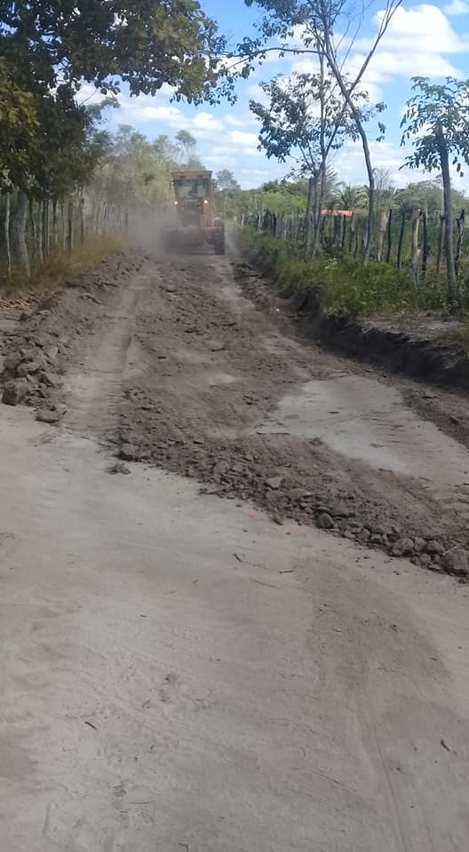 Prefeitura de Barras  continua a  recuperação e construção de estradas no interior - Imagem 2