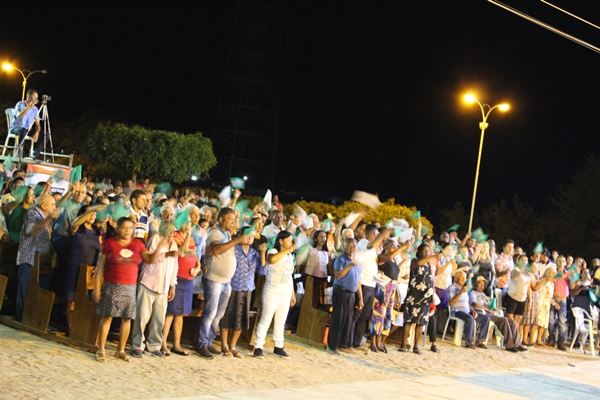 Fiéis lotam patamar da igreja na última noite de novena e missa a Santo Inácio de Loyola  - Imagem 8