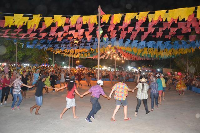 2º Dia do São João do Bairro Codó em Dom Expedito Lopes confira os vídeos. “Multidão prestigia o evento” - Imagem 25