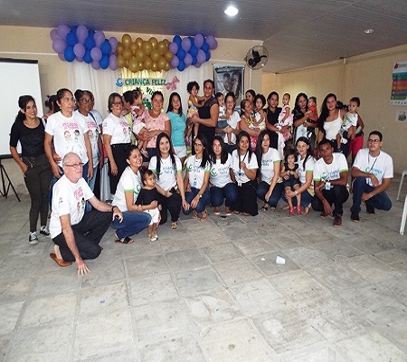 Mães que participam do Criança Feliz participam de palestra ministrada pela Pastoral da Criança 