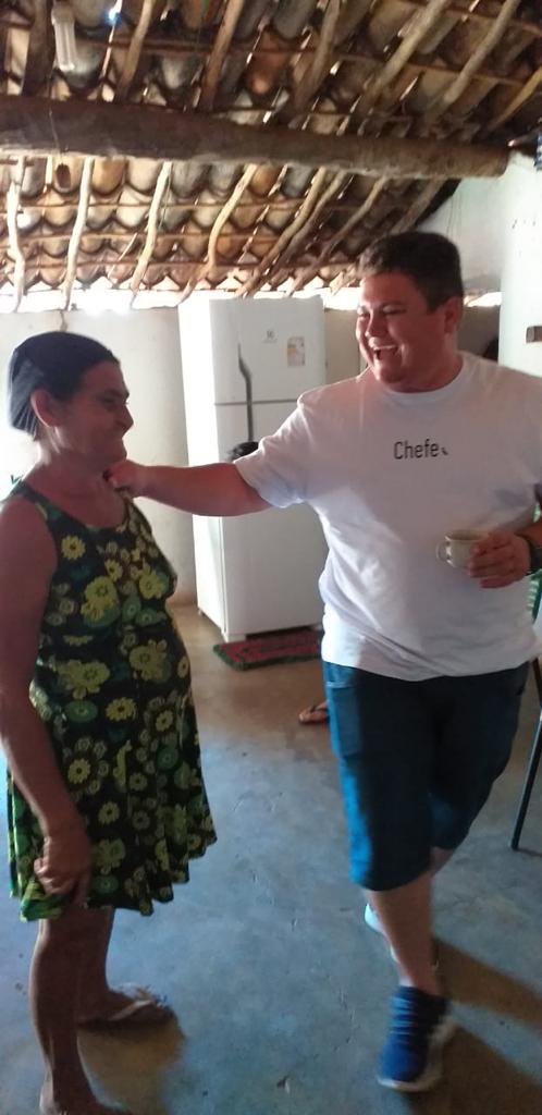 Prefeito visita obras de construção de banheiros na zona rural de Santo Inácio  - Imagem 5