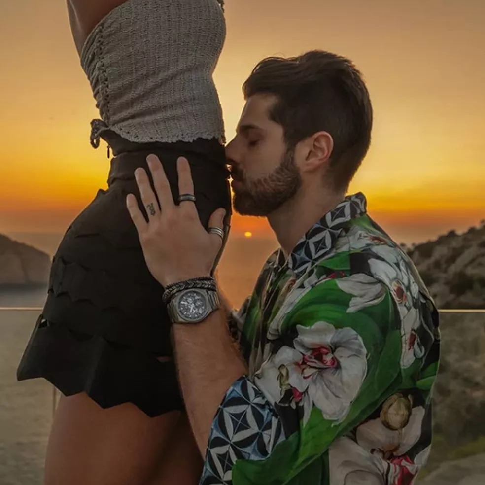 Alok se declara à mulher, Romana, grávida de quase 5 meses — Foto: Alisson Demetrio Photo/Reprodução Instagram Alok se declara à mulher, Romana, grávida de quase 5 meses — Foto: Alisson Demetrio Photo/Reprodução Instagram