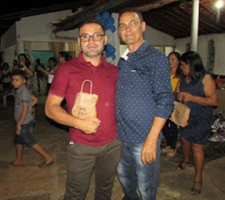 Prefeitura homenageia pais com bela festa e jantar