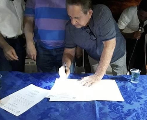 Prefeito assina Ordem de serviço do esgotamento sanitário e anuncia asfaltamento no Novo Horizonte - Imagem 1