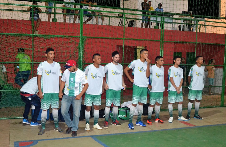 Prefeito Genival Bezerra prestigia a classificação da seleção municipal de futsal - Imagem 15