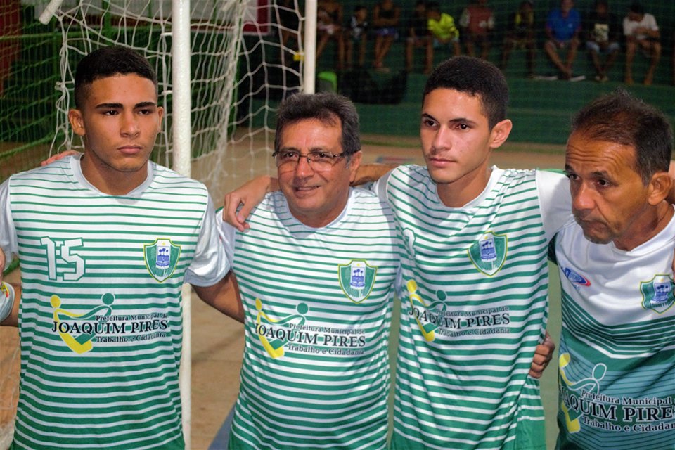 Prefeito Genival Bezerra prestigia a classificação da seleção municipal de futsal - Imagem 3