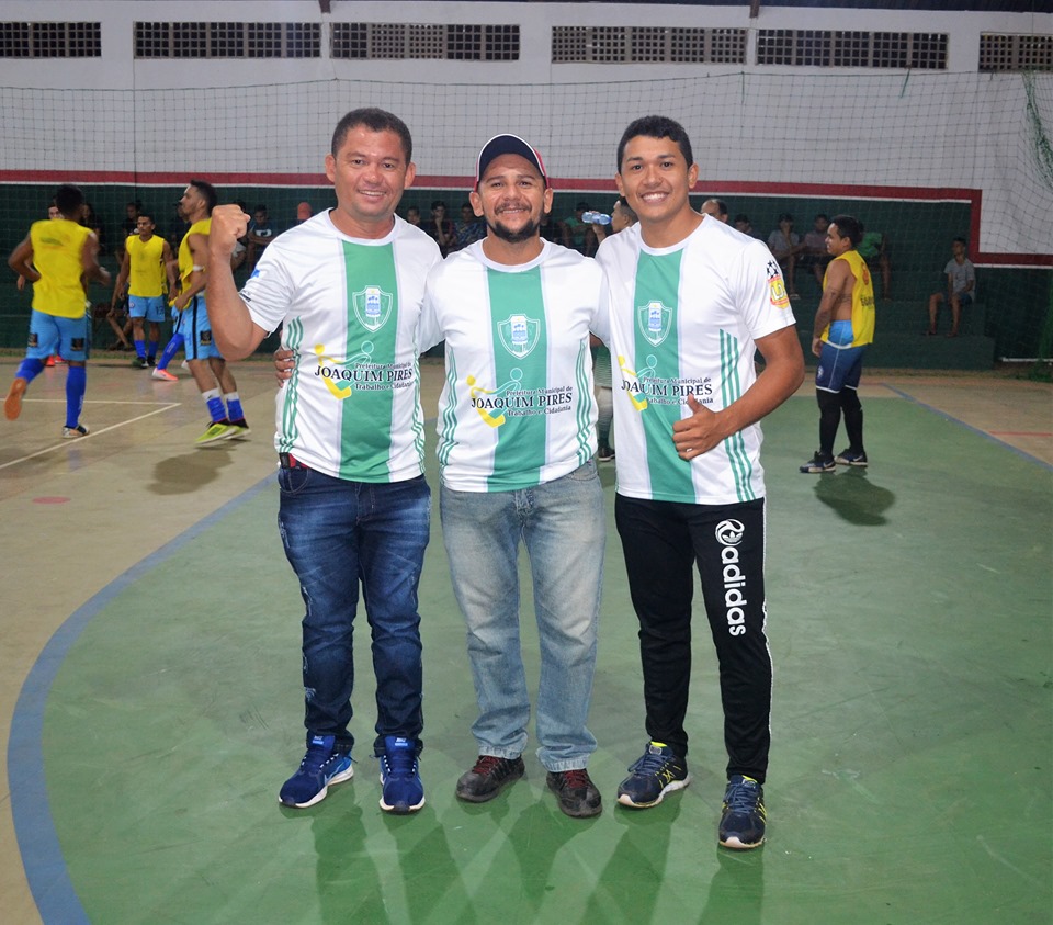 Prefeito Genival Bezerra prestigia a classificação da seleção municipal de futsal - Imagem 38