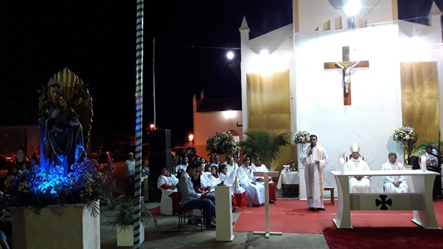 Multidão prestigia Missa Solene em Honra de Nossa Senhora do Perpétuo Socorro - Imagem 16