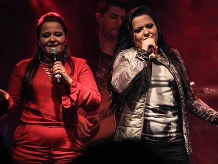 Maiara e Maraisa antes de emagrecerem e mudar o guarda roupa