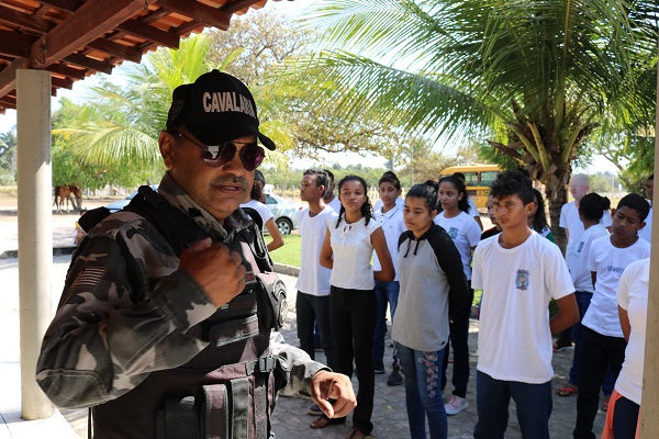 Alunos do Pelotão Mirim tiveram oficina com Esquadrão de Polícia Montada  - Imagem 9