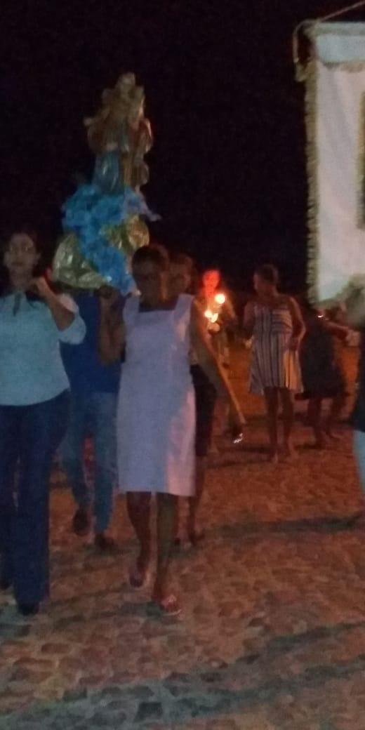 Na segunda noite de novena a comunidade recebe imagem de Nossa Senhora da Saúde - Imagem 15