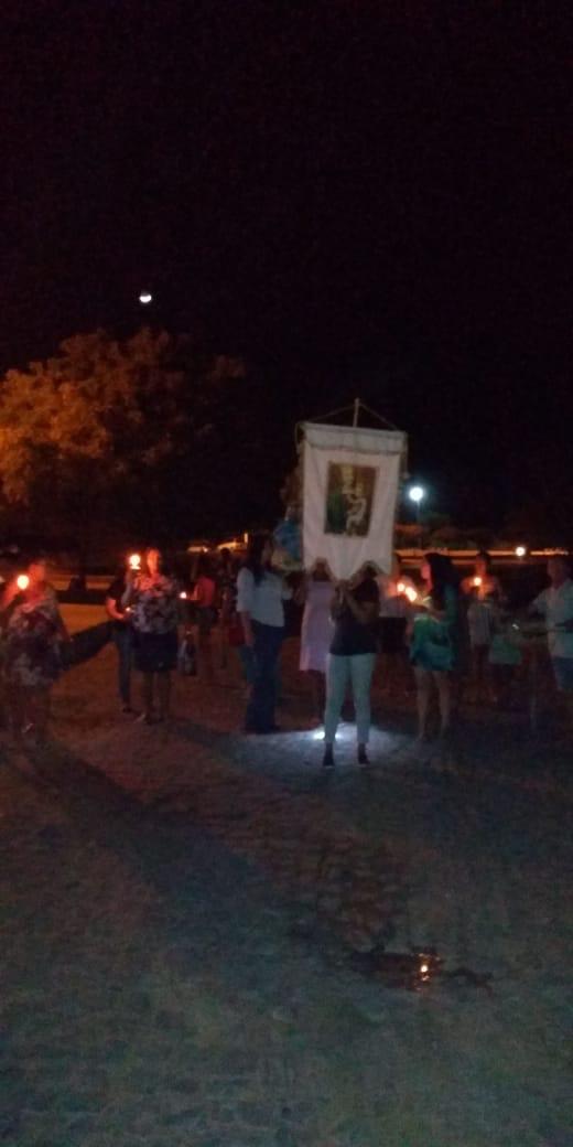 Na segunda noite de novena a comunidade recebe imagem de Nossa Senhora da Saúde - Imagem 12