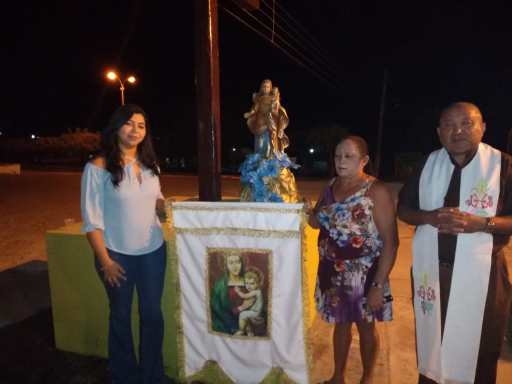Na segunda noite de novena a comunidade recebe imagem de Nossa Senhora da Saúde