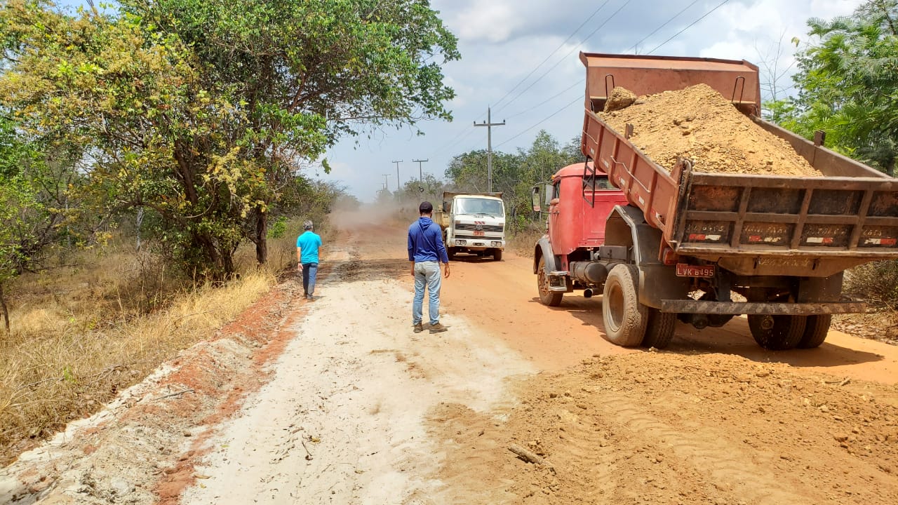Prefeito João Luiz intensifica melhorias nas estradas do município - Imagem 7