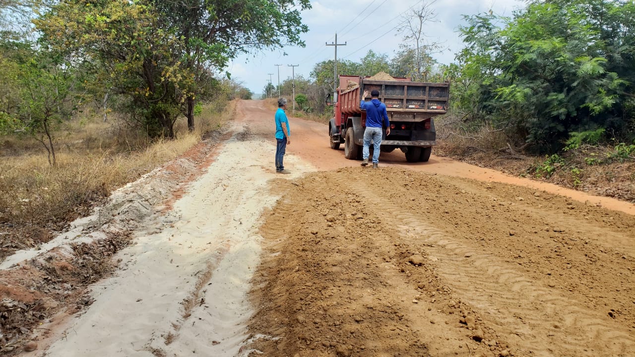 Prefeito João Luiz intensifica melhorias nas estradas do município - Imagem 15