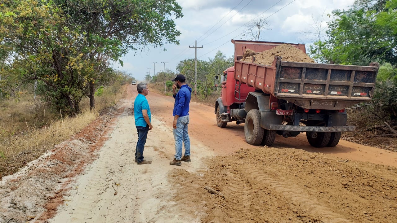 Prefeito João Luiz intensifica melhorias nas estradas do município - Imagem 9