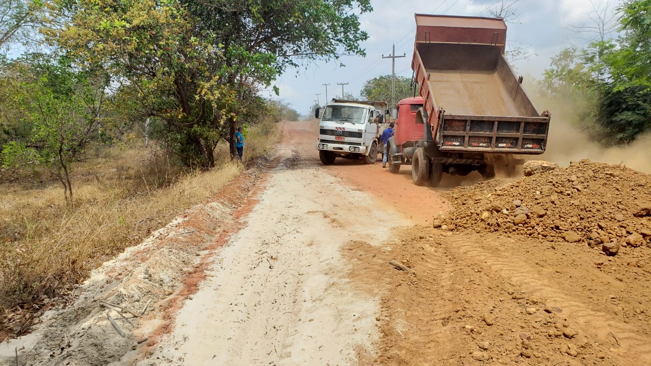 Prefeito João Luiz intensifica melhorias nas estradas do município - Imagem 2