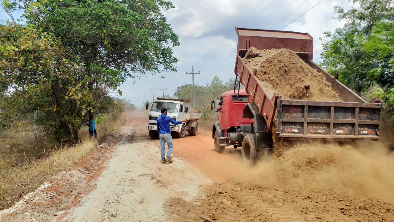 Prefeito João Luiz intensifica melhorias nas estradas do município - Imagem 5
