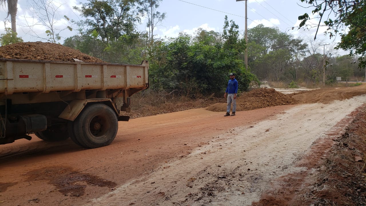 Prefeito João Luiz intensifica melhorias nas estradas do município - Imagem 13