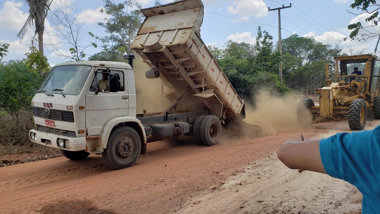 Prefeito João Luiz intensifica melhorias nas estradas do município - Imagem 3