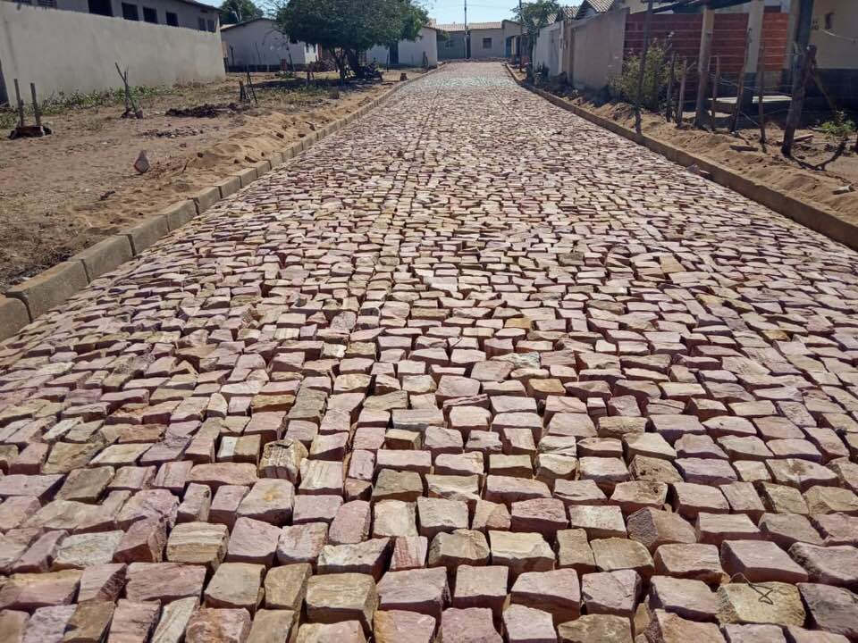 Prefeito dá início a mais uma obra de calçamento em Santo Inácio - Imagem 4