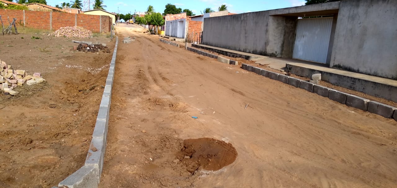 Prefeito dá início a mais uma obra de calçamento em Santo Inácio - Imagem 9