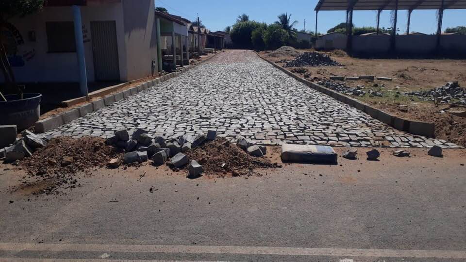 Prefeito dá início a mais uma obra de calçamento em Santo Inácio - Imagem 5