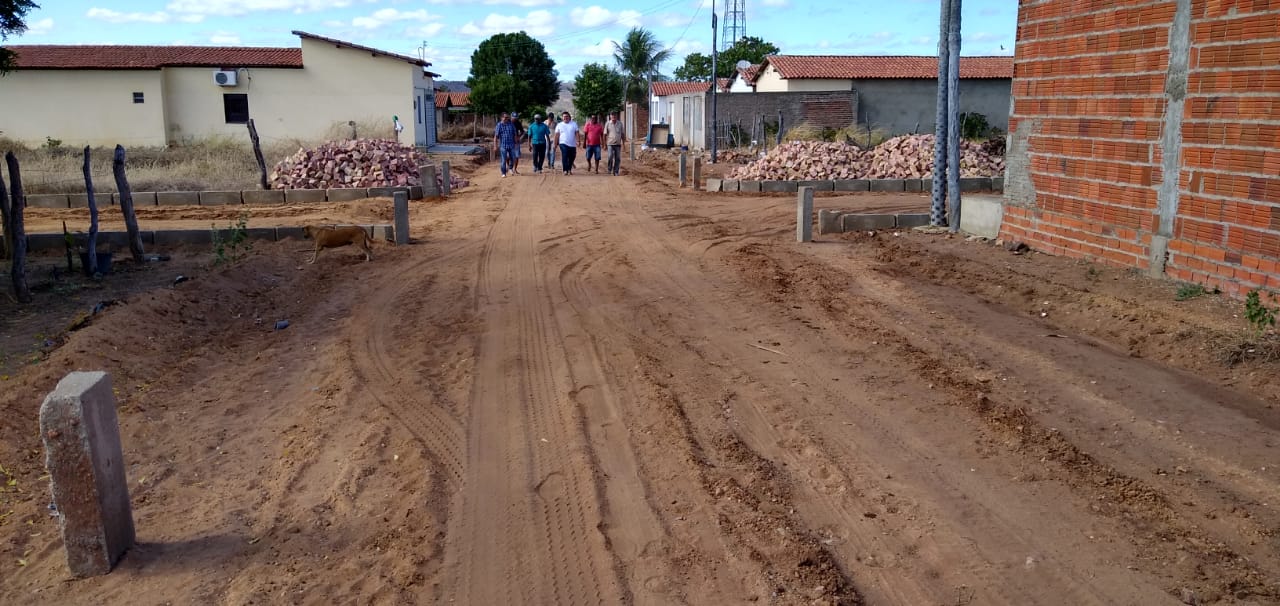 Prefeito dá início a mais uma obra de calçamento em Santo Inácio - Imagem 11