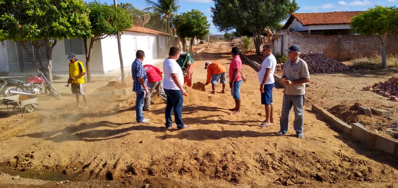 Prefeito dá início a mais uma obra de calçamento em Santo Inácio - Imagem 24