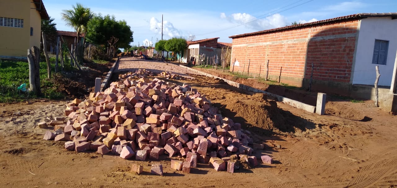 Mais uma obra de calçamento tem início em Santo Inácio - Imagem 1