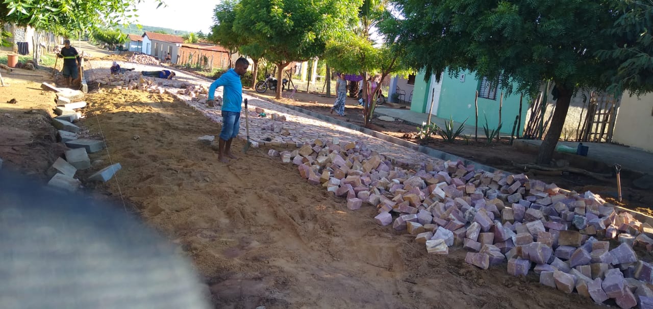 Mais uma obra de calçamento tem início em Santo Inácio - Imagem 5