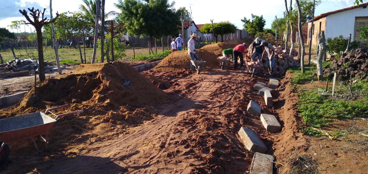 Mais uma obra de calçamento tem início em Santo Inácio - Imagem 6