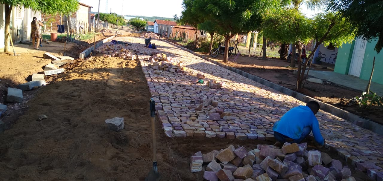 Mais uma obra de calçamento tem início em Santo Inácio - Imagem 14
