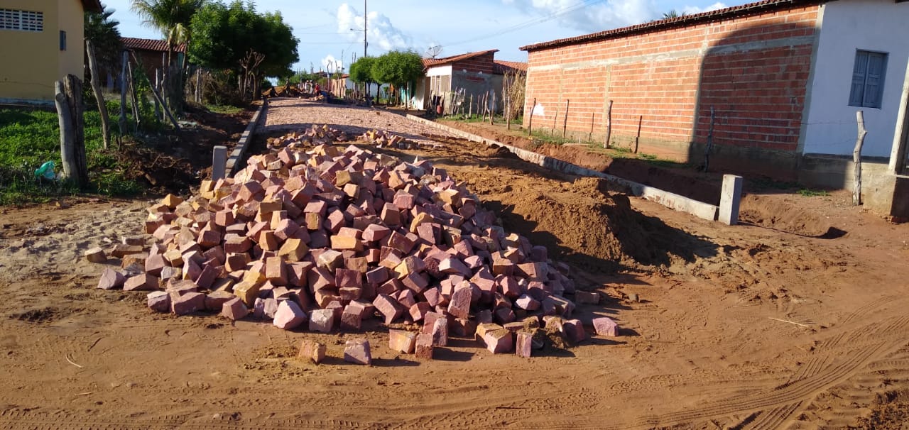 Mais uma obra de calçamento tem início em Santo Inácio - Imagem 2