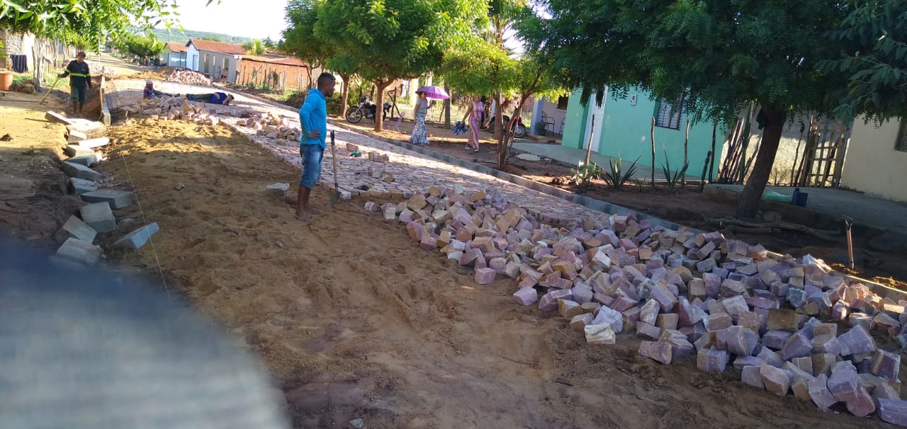 Mais uma obra de calçamento tem início em Santo Inácio - Imagem 4