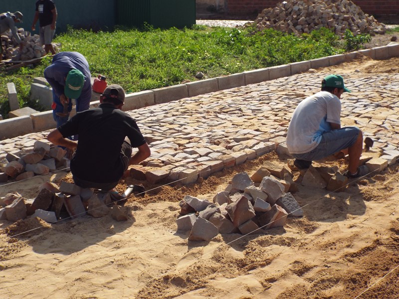 Prefeitura dá início a construção de calçamento na Rua Boa Vista - Imagem 8