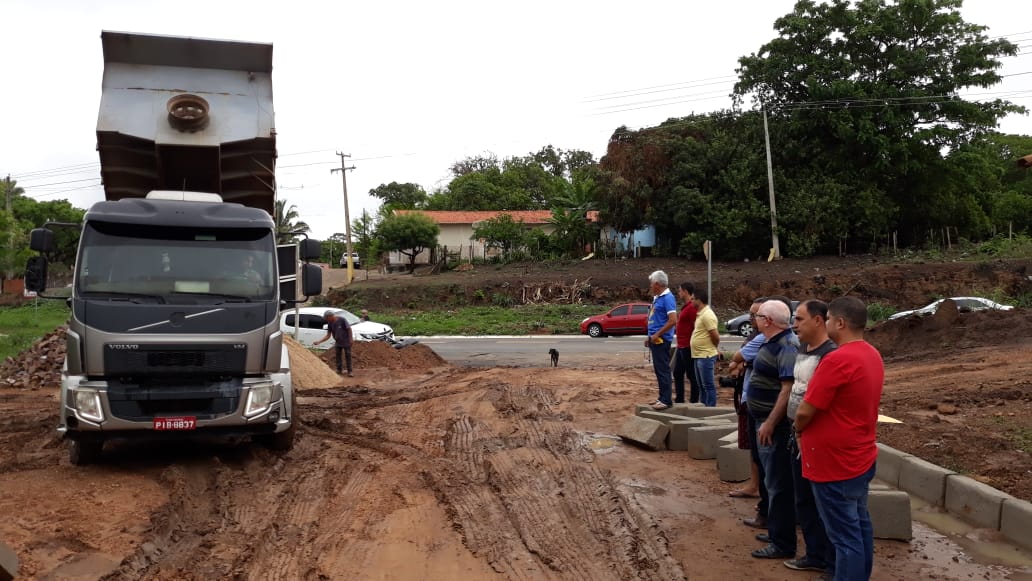 Prefeito de Água Branca assina ordem de serviço para construção de calçamento no bairro Angicos - Imagem 2