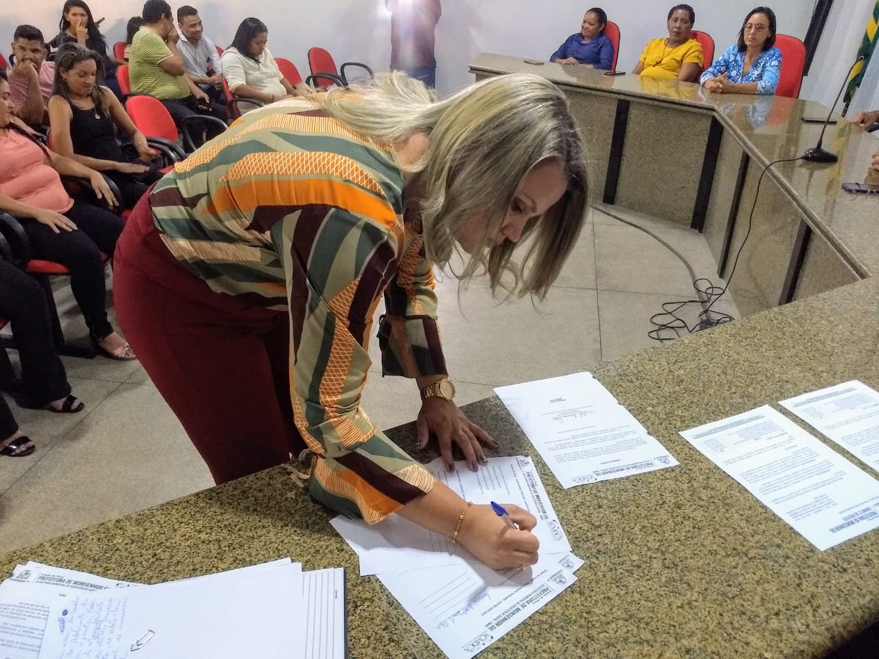 Empossados novos conselheiros tutelar de Monsenhor Gil com a presença de familiares e lideranças políticas - Imagem 3