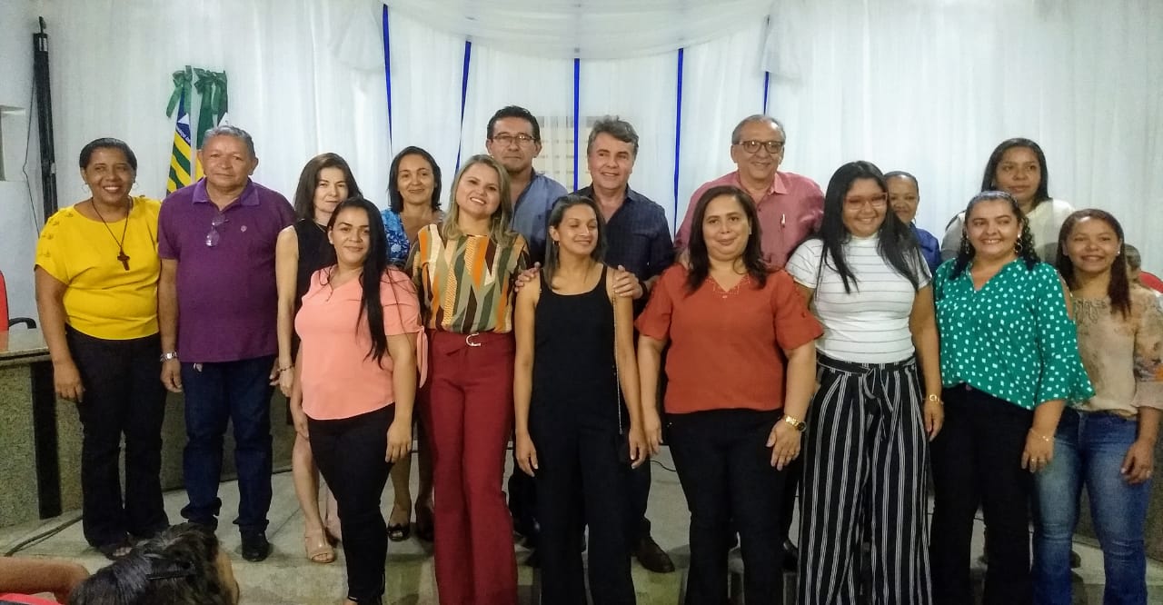 Empossados novos conselheiros tutelar de Monsenhor Gil com a presença de familiares e lideranças políticas - Imagem 1