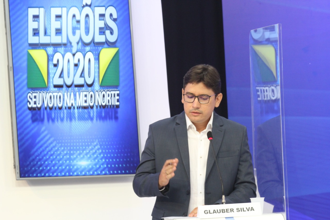 Candidato Glauber Silva (PDT) responde pergunta de jornalista  - Imagem 1