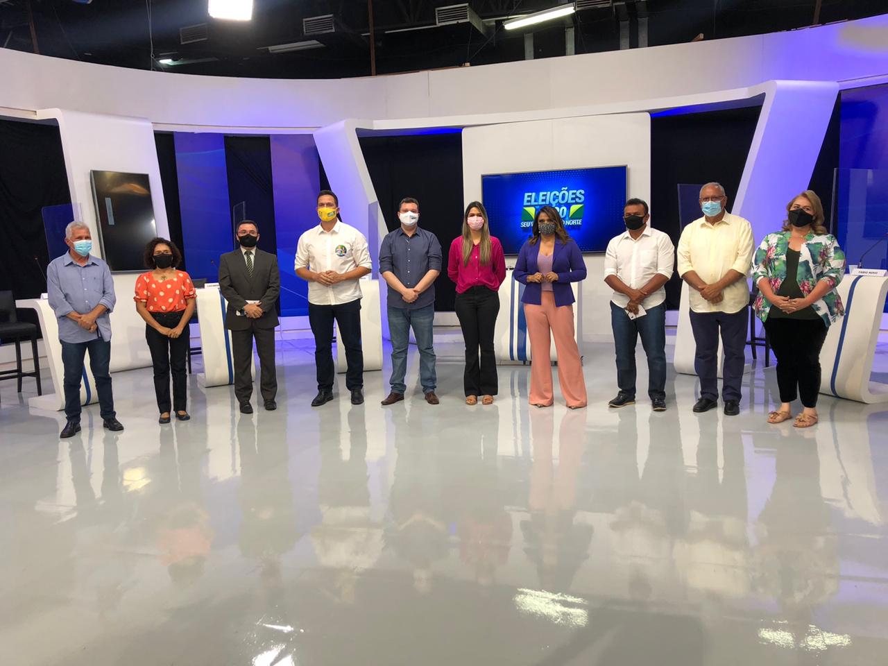 Candidatos á prefeitura de Teresina posam ao lado da jornalista Maia Veloso - Foto: Portal Meio Norte