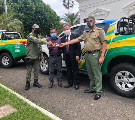 Prefeito Genival Bezerra recebe nova viatura para compor o GPM de Joaquim Pires